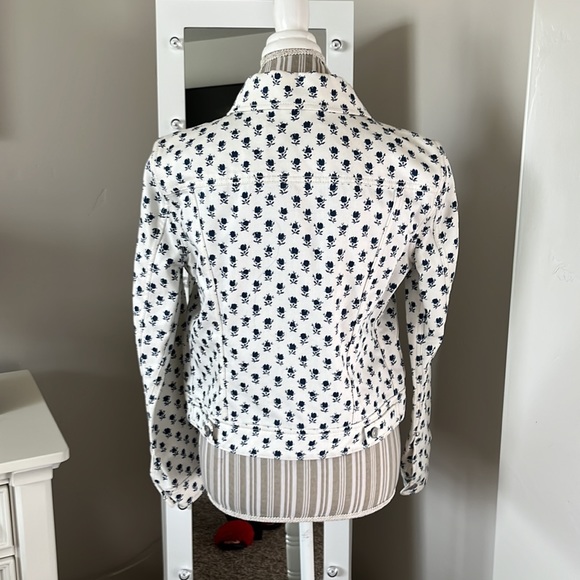 Coach - Picture 3 of 3